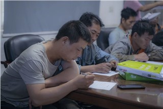 朝陽(yáng)集團(tuán)開展行車和有限作業(yè)空間安全操作培訓(xùn)、道路交通安全培訓(xùn)